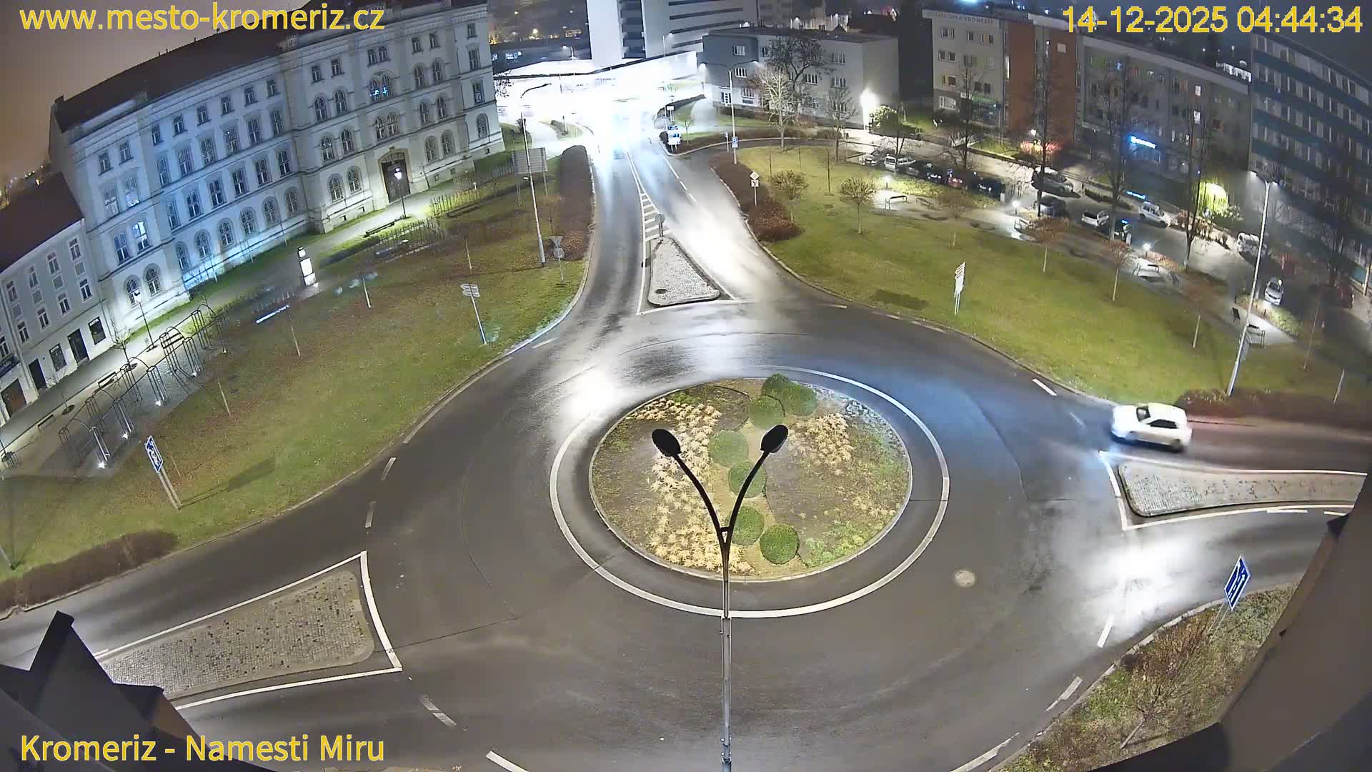 Kroměříž  , Náměstí Míru (Peace Square) Junction Live Cam - Kromeriz, Zlin, Czechia