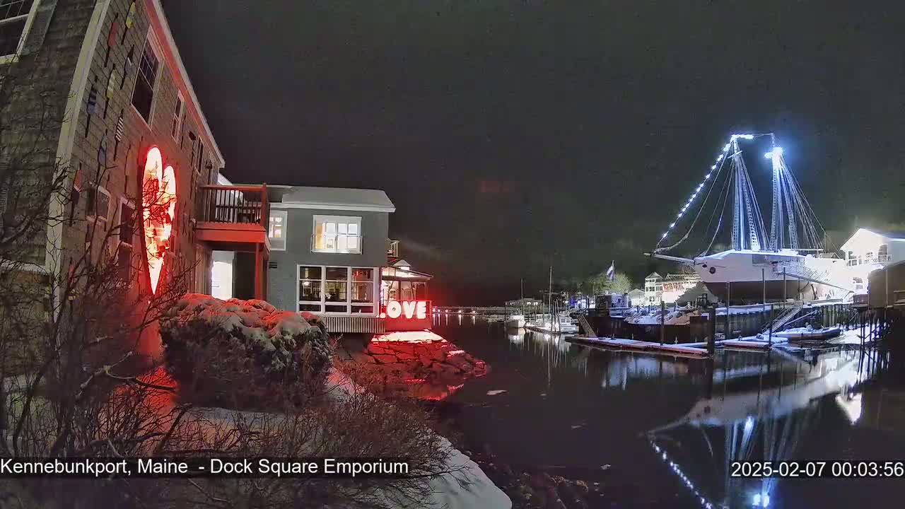Kennebunkport Live Cam - Dock Square Emporium, Maine, USA