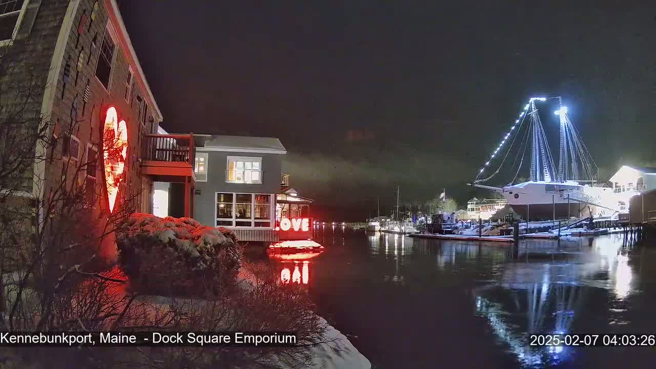 Kennebunkport Live Cam - Dock Square Emporium, Maine, USA