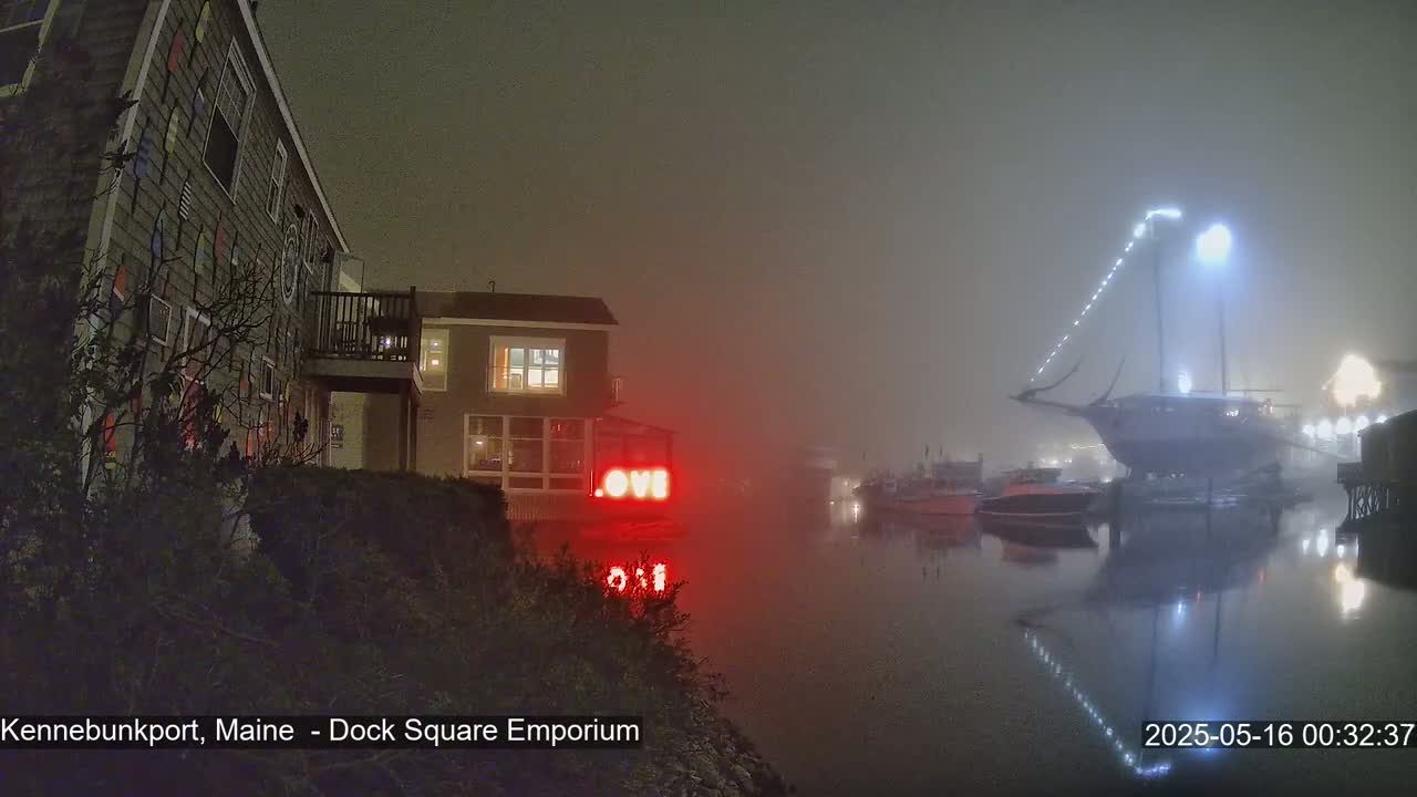 Kennebunkport Live Cam - Dock Square Emporium, Maine, USA