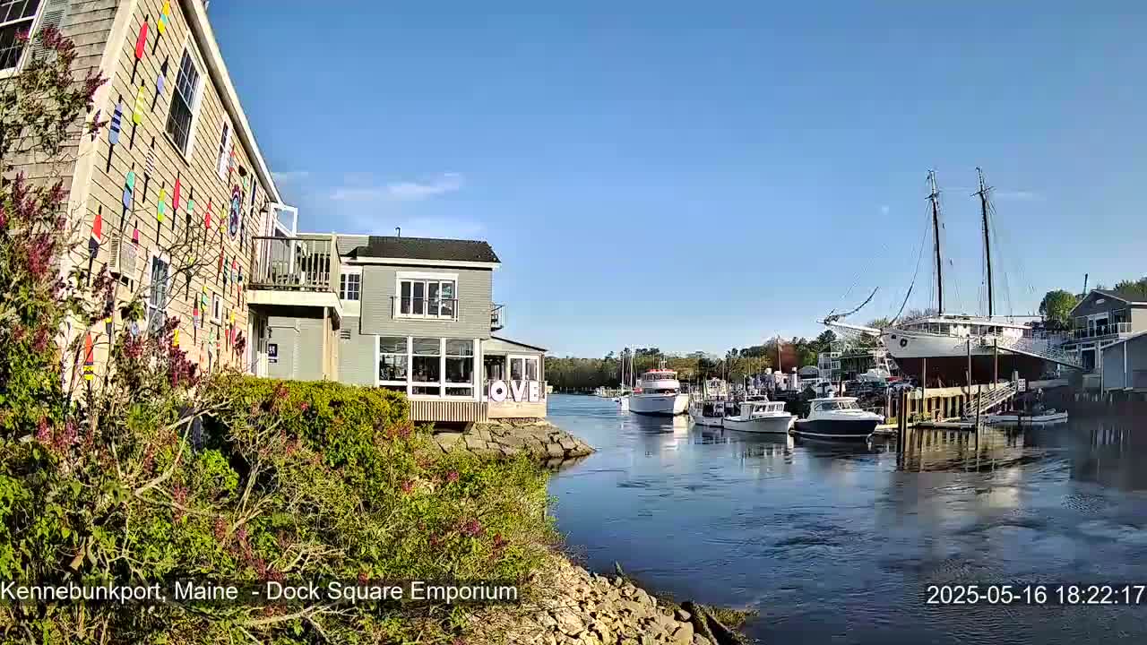 Kennebunkport Live Cam - Dock Square Emporium, Maine, USA