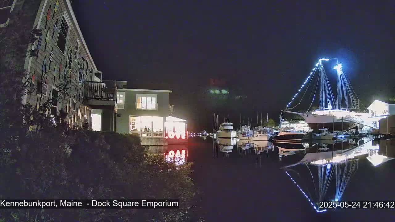Kennebunkport Live Cam - Dock Square Emporium, Maine, USA