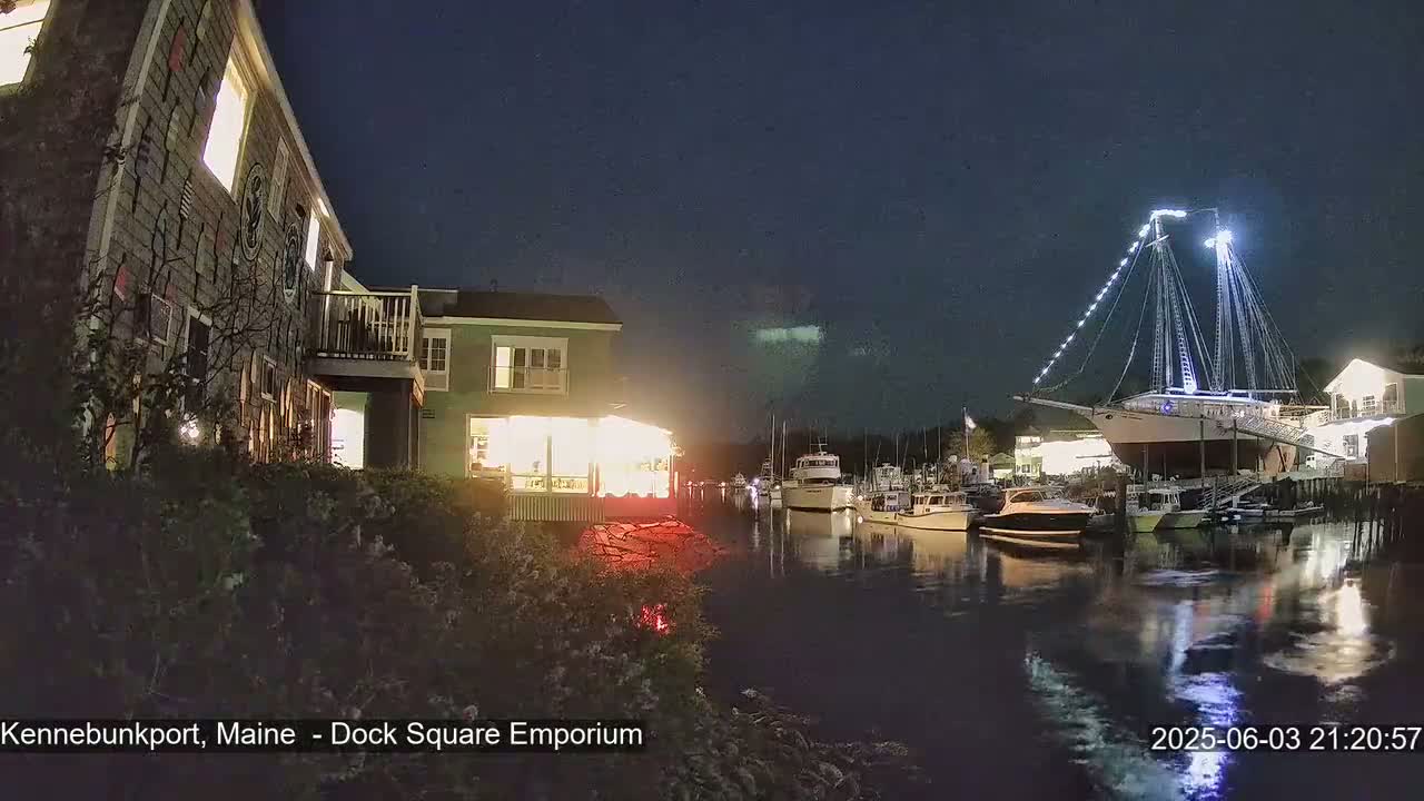 Kennebunkport Live Cam - Dock Square Emporium, Maine, USA