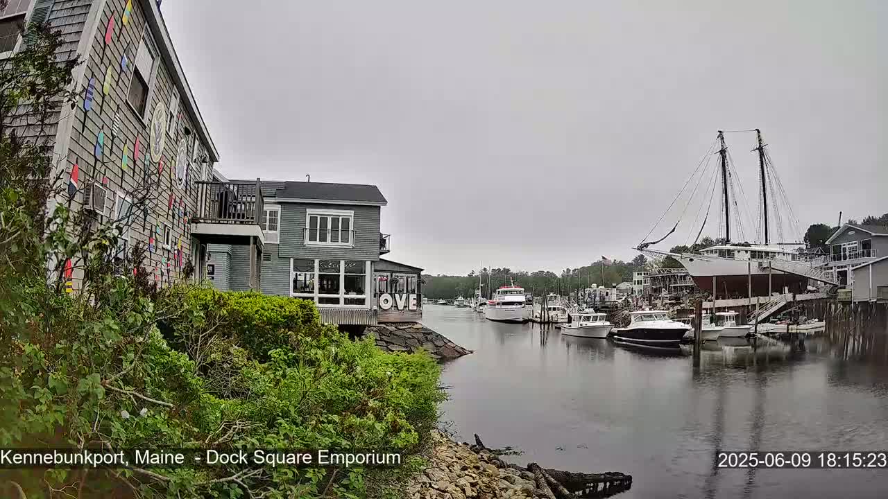 Kennebunkport Live Cam - Dock Square Emporium, Maine, USA