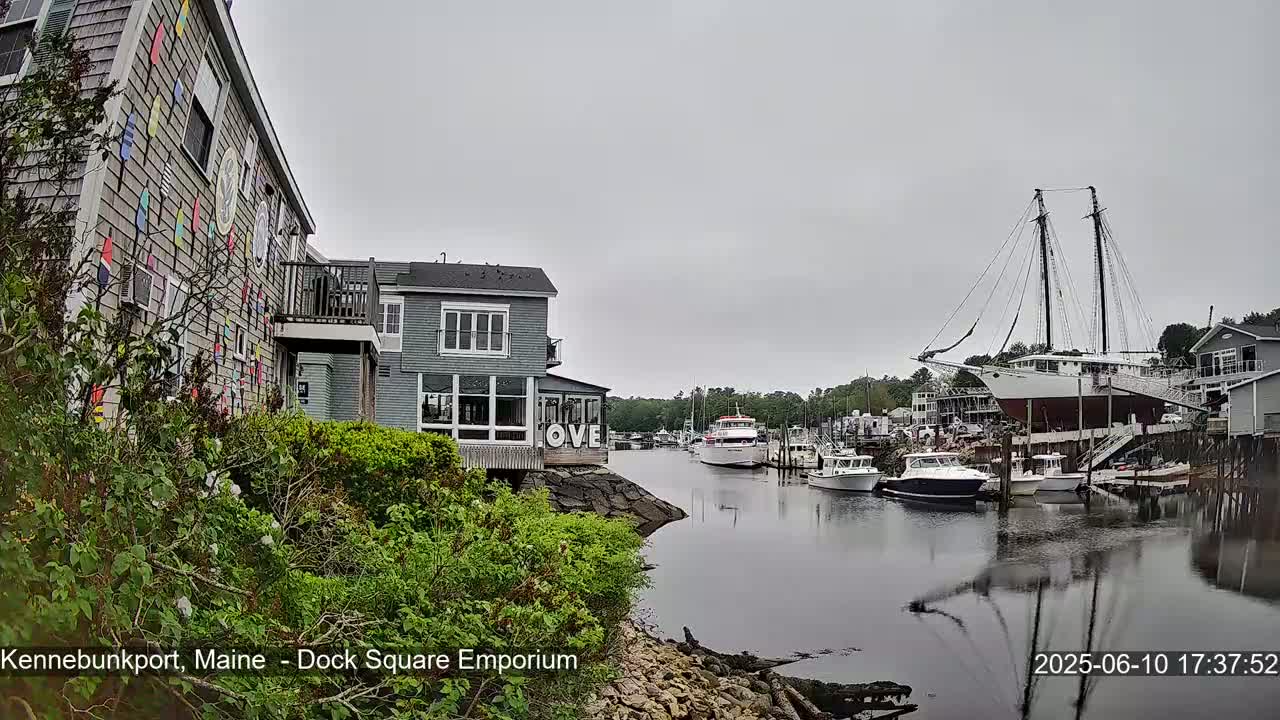 Kennebunkport Live Cam - Dock Square Emporium, Maine, USA