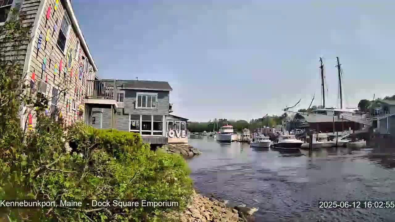 Kennebunkport Live Cam - Dock Square Emporium, Maine, USA