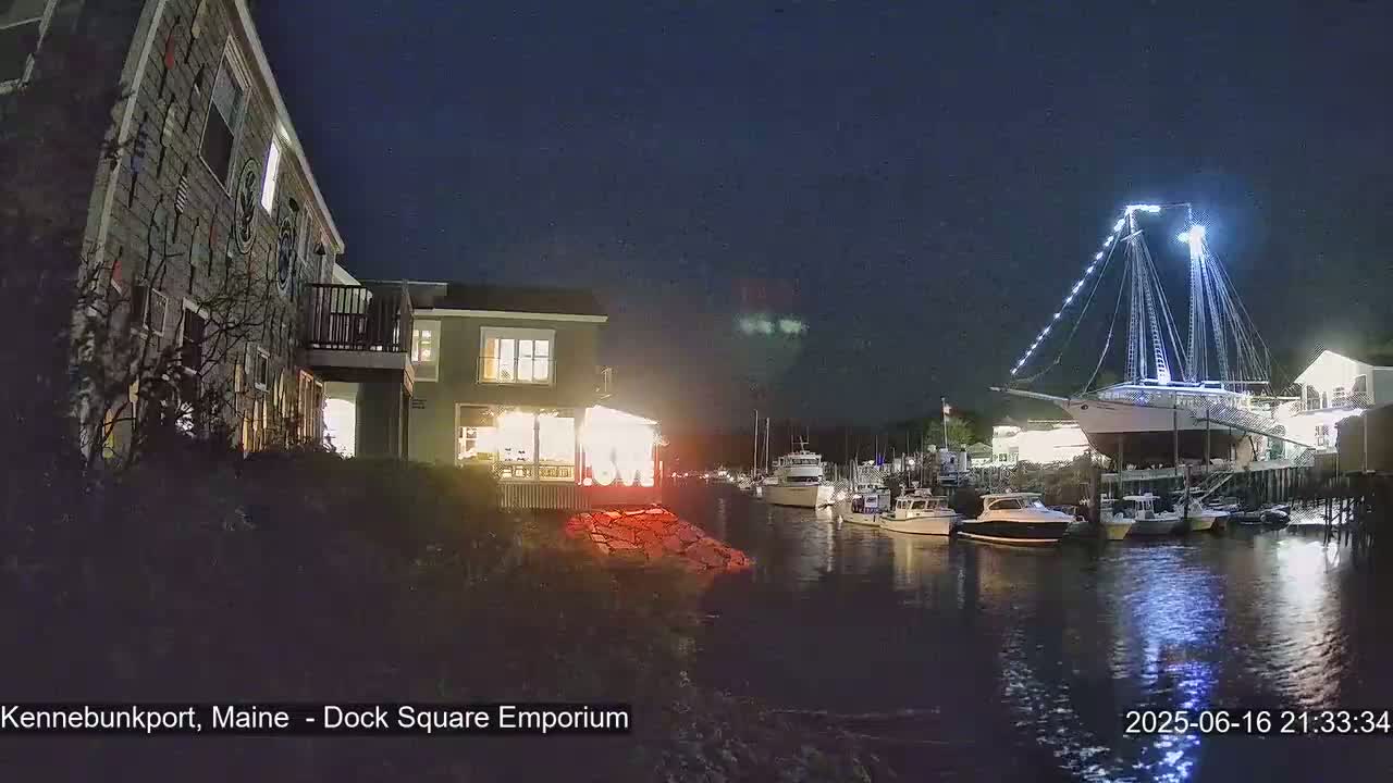 Kennebunkport Live Cam - Dock Square Emporium, Maine, USA