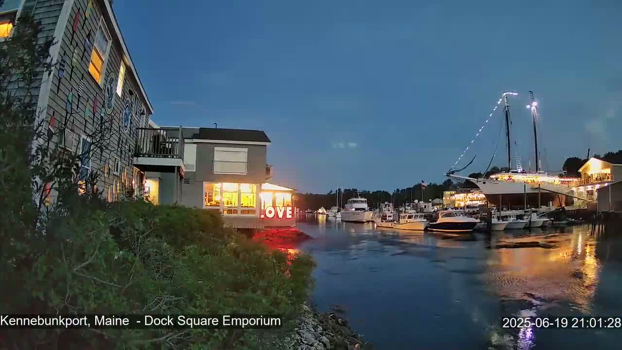 Kennebunkport Live Cam - Dock Square Emporium, Maine, USA