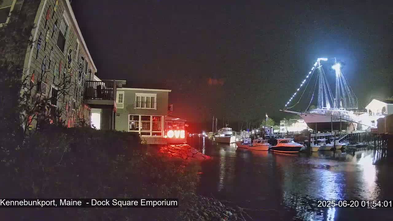 Kennebunkport Live Cam - Dock Square Emporium, Maine, USA
