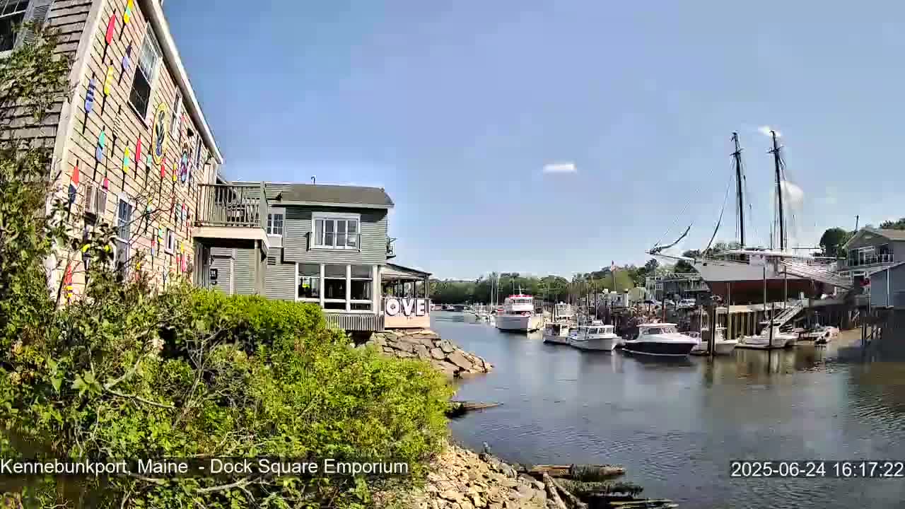 Kennebunkport Live Cam - Dock Square Emporium, Maine, USA