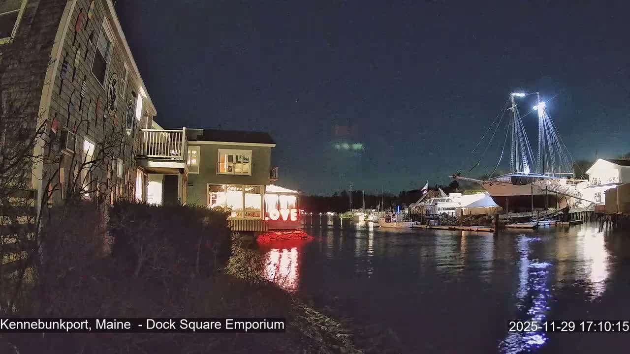 Kennebunkport Live Cam - Dock Square Emporium, Maine, USA