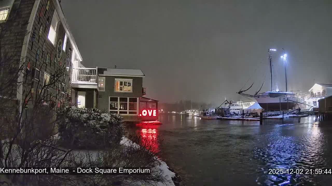 Kennebunkport Live Cam - Dock Square Emporium, Maine, USA
