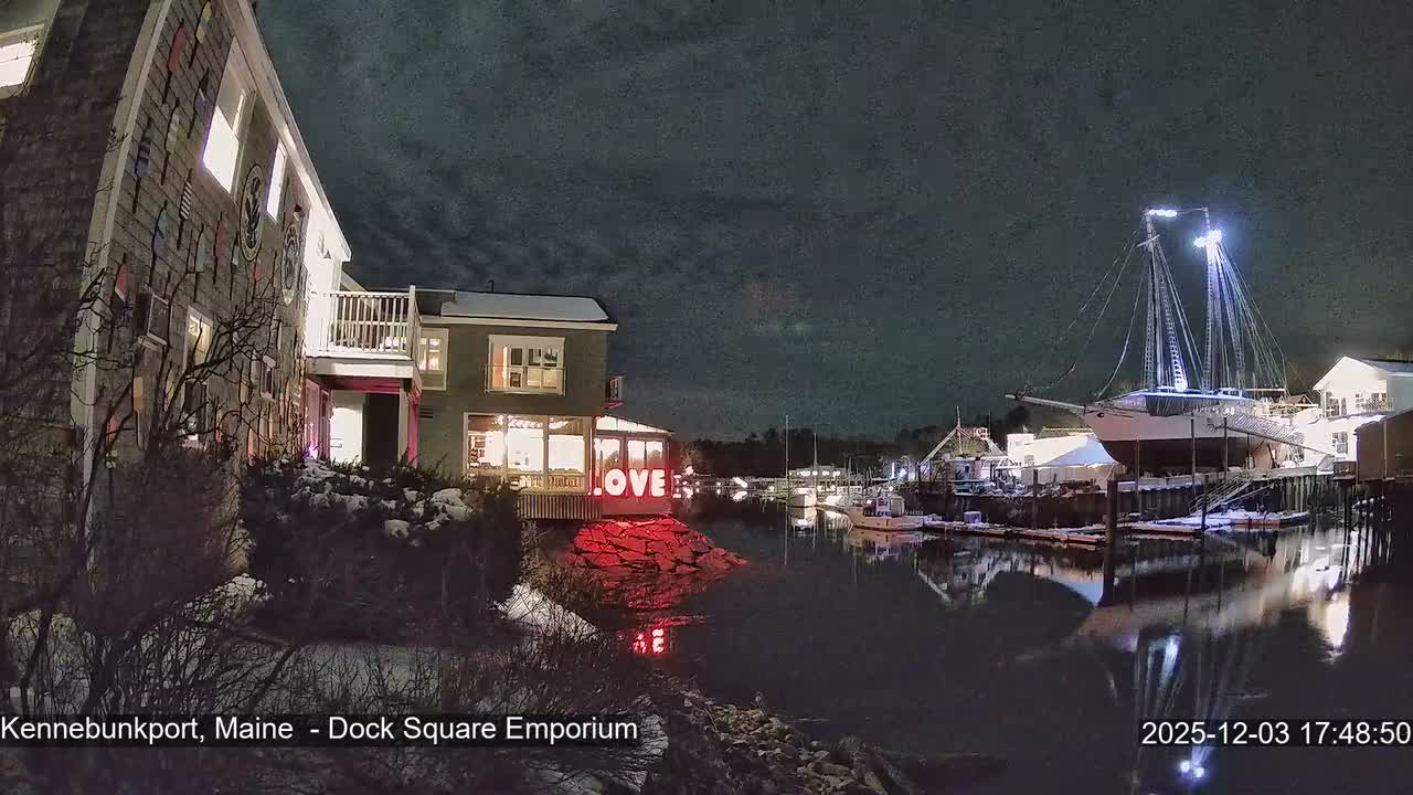 Kennebunkport Live Cam - Dock Square Emporium, Maine, USA