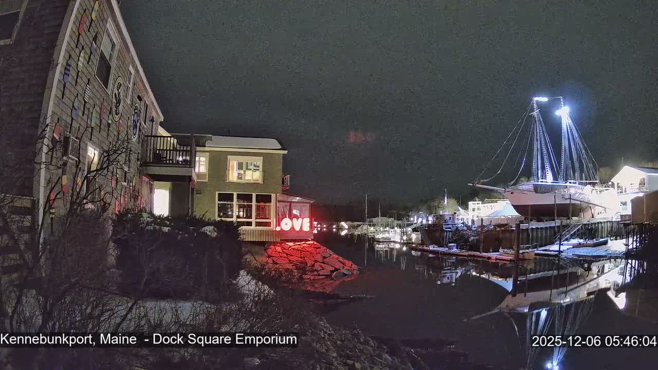 Kennebunkport Live Cam - Dock Square Emporium, Maine, USA