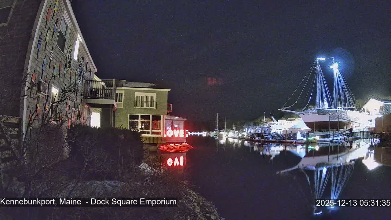 Kennebunkport Live Cam - Dock Square Emporium, Maine, USA