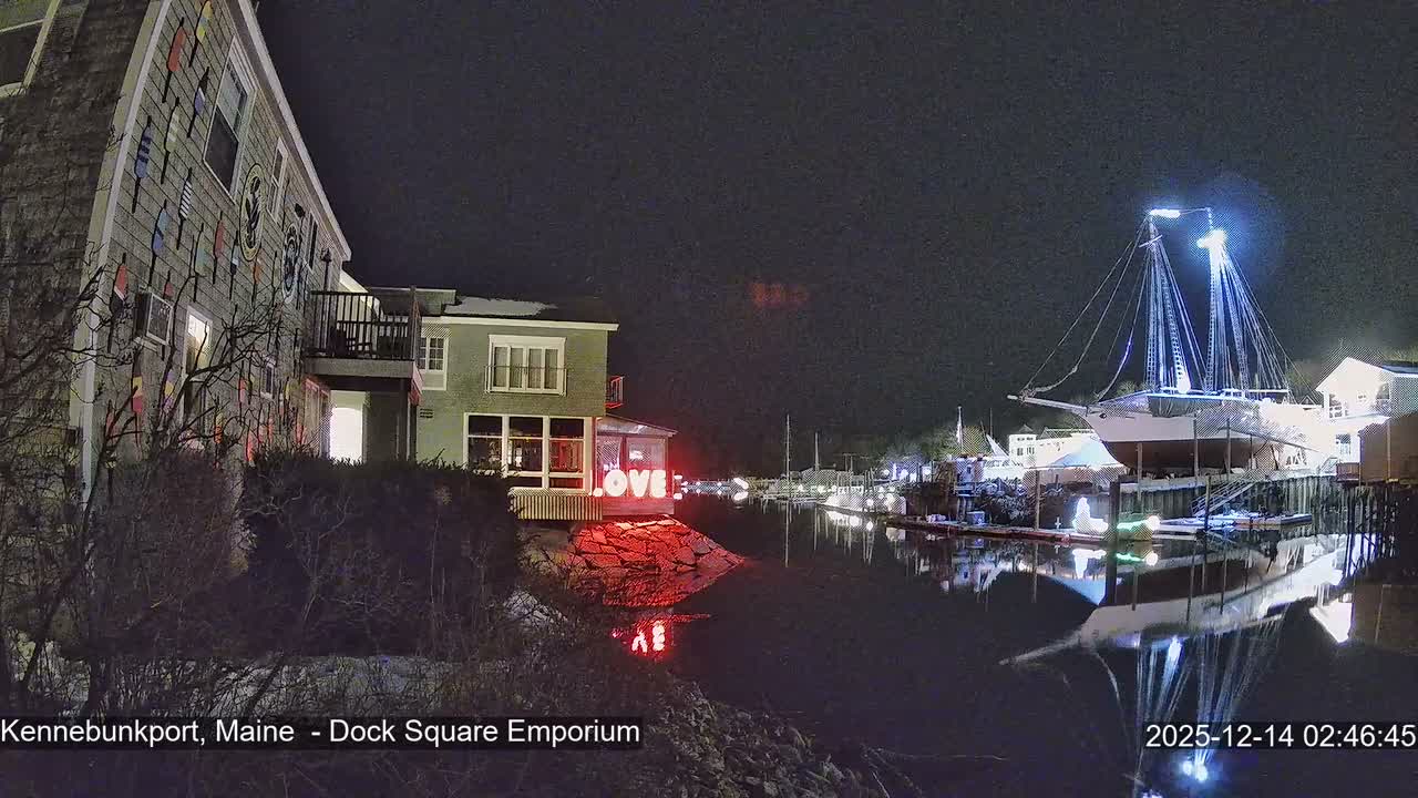 Kennebunkport Live Cam - Dock Square Emporium, Maine, USA