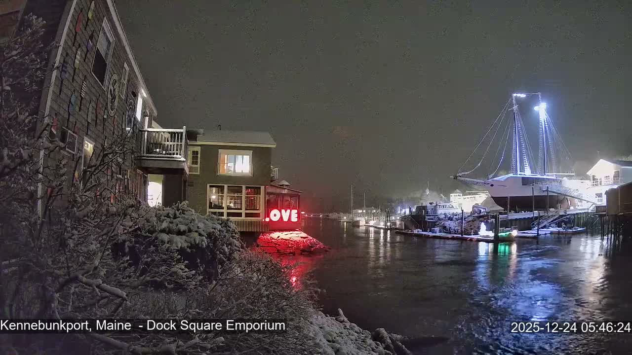 Kennebunkport Live Cam - Dock Square Emporium, Maine, USA