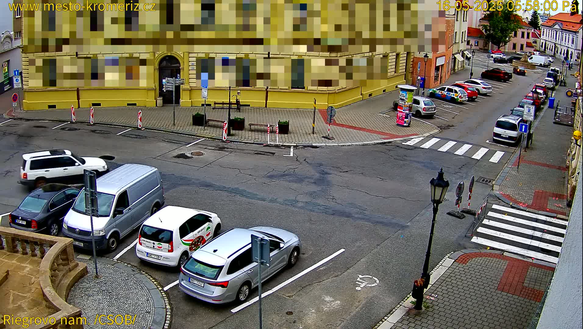 Kroměříž , Riegrovo Street CSOB Junction Live Cam - Kromeriz, Zlin, Czechia
