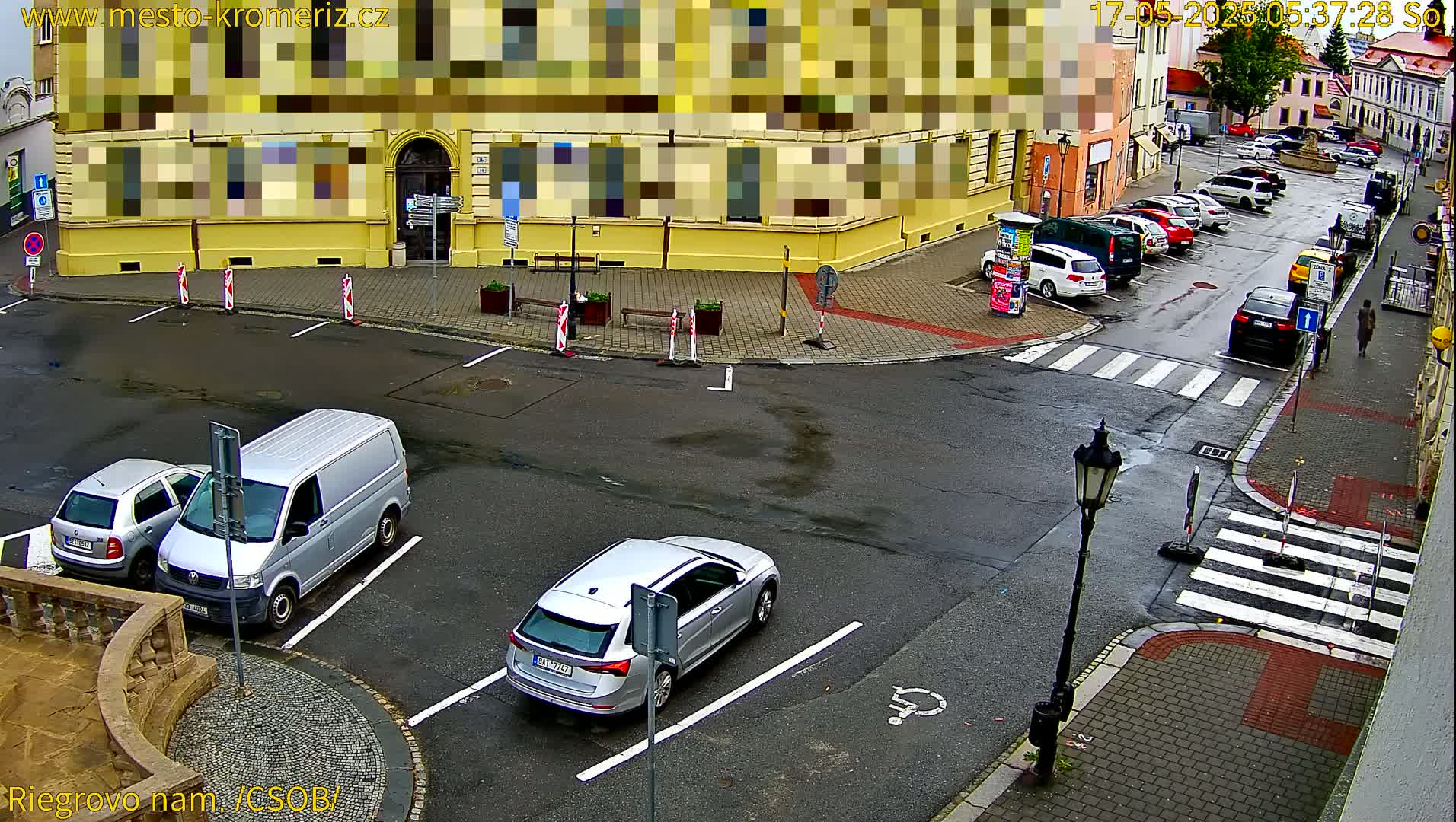 Kroměříž , Riegrovo Street CSOB Junction Live Cam - Kromeriz, Zlin, Czechia