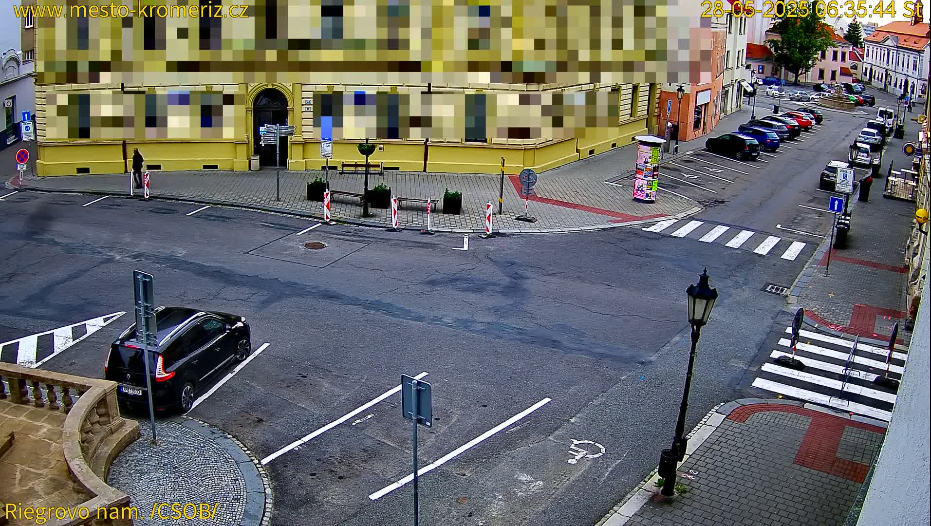 Kroměříž , Riegrovo Street CSOB Junction Live Cam - Kromeriz, Zlin, Czechia