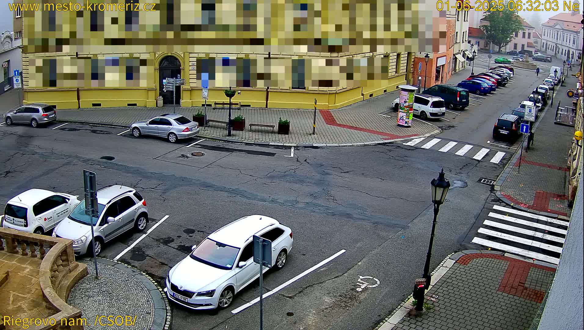Kroměříž , Riegrovo Street CSOB Junction Live Cam - Kromeriz, Zlin, Czechia