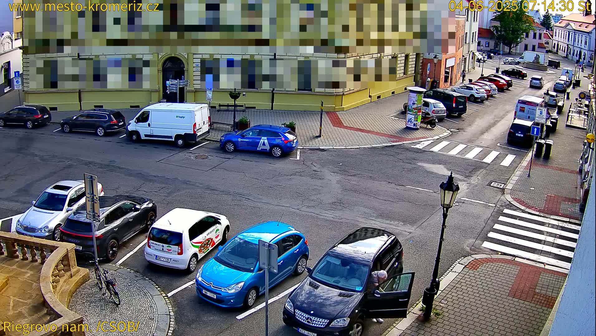 Kroměříž , Riegrovo Street CSOB Junction Live Cam - Kromeriz, Zlin, Czechia