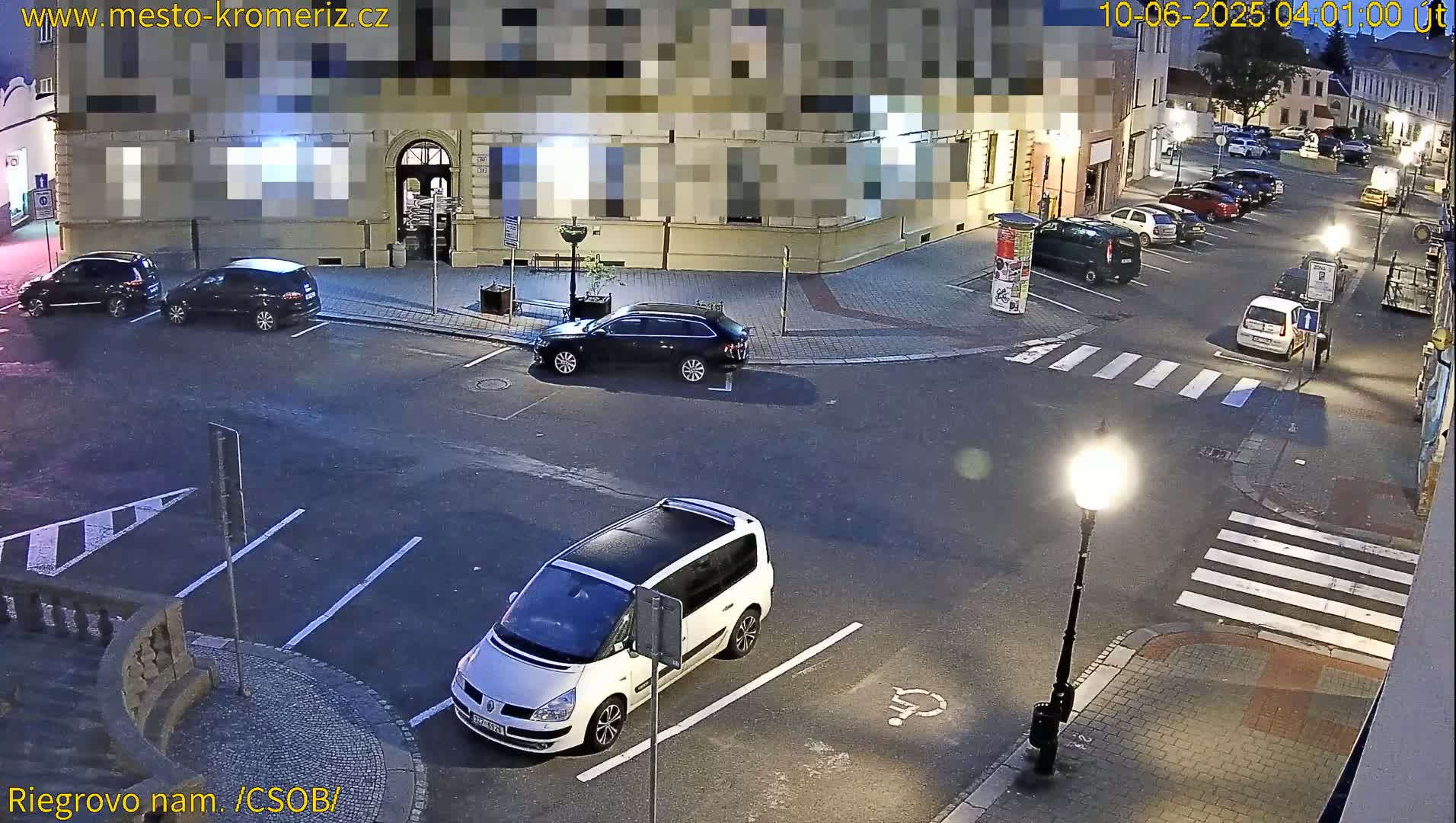 Kroměříž , Riegrovo Street CSOB Junction Live Cam - Kromeriz, Zlin, Czechia
