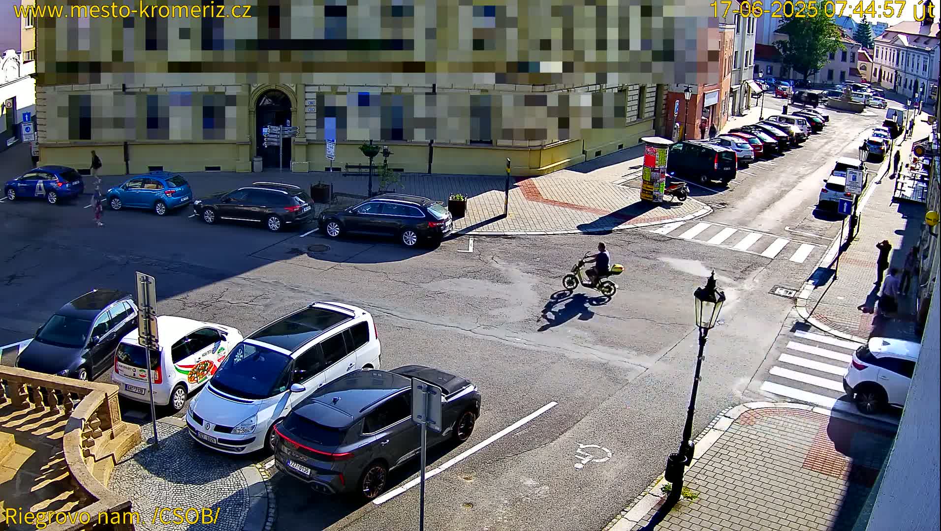 Kroměříž , Riegrovo Street CSOB Junction Live Cam - Kromeriz, Zlin, Czechia