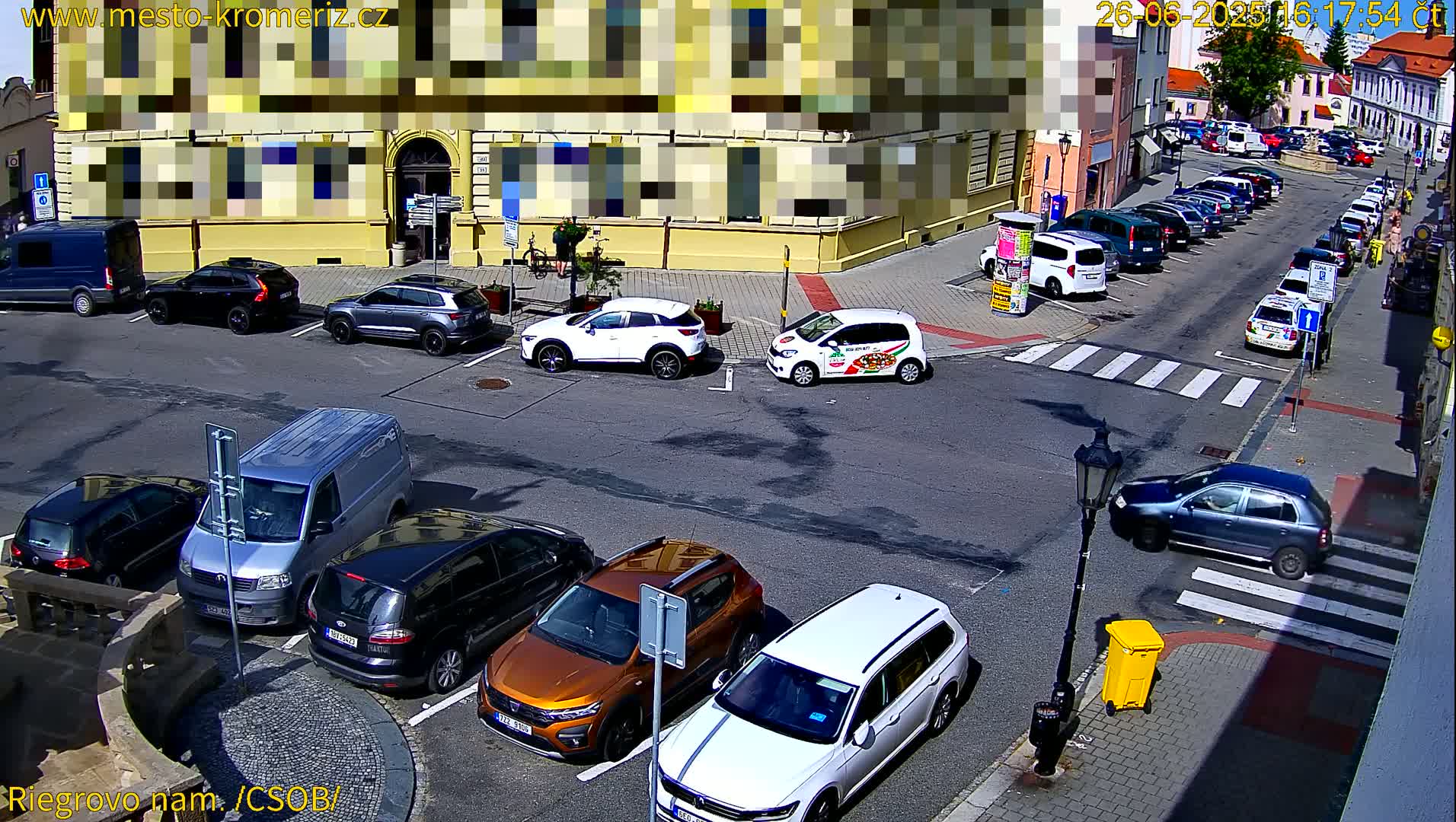 Kroměříž , Riegrovo Street CSOB Junction Live Cam - Kromeriz, Zlin, Czechia