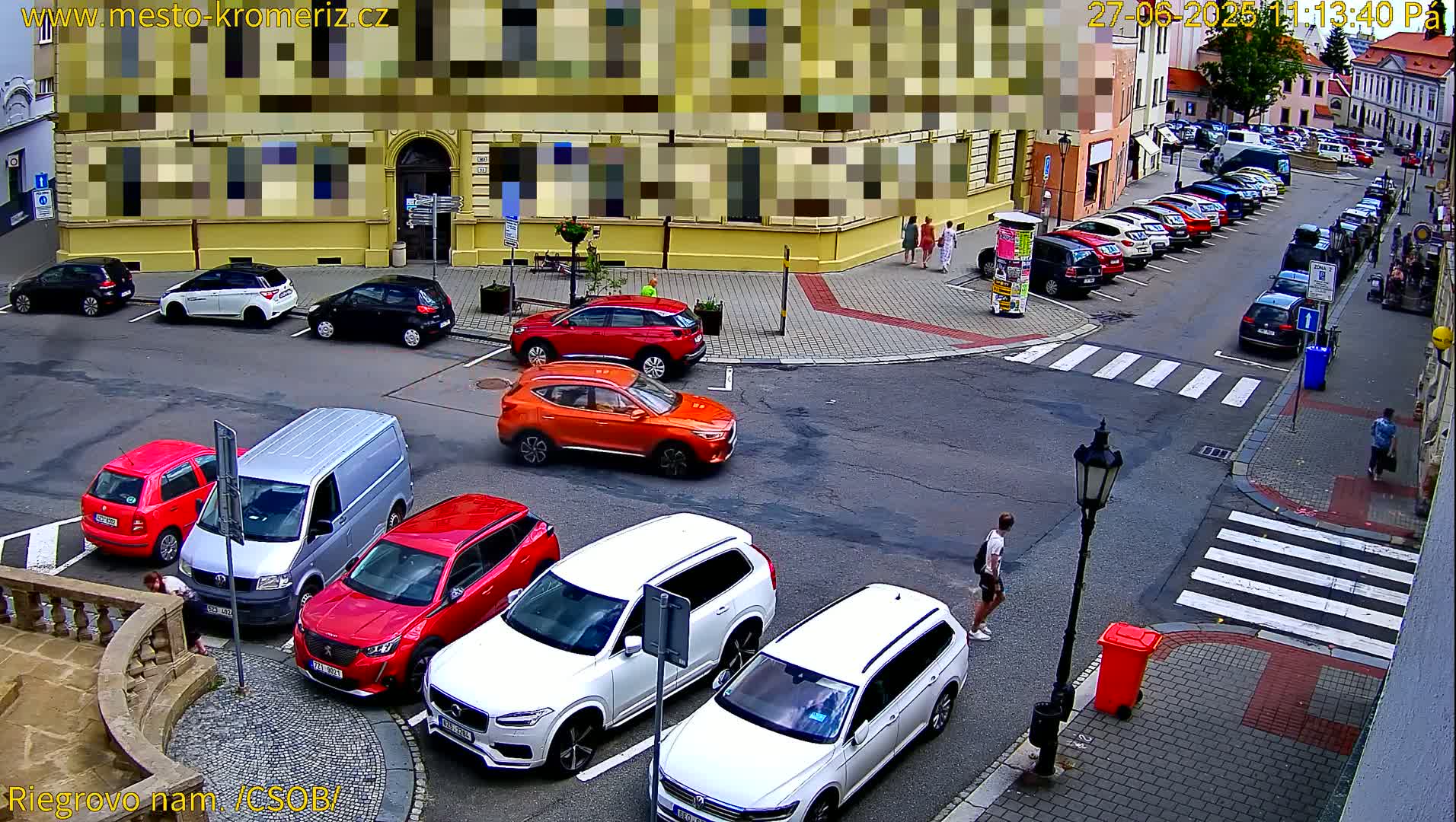Kroměříž , Riegrovo Street CSOB Junction Live Cam - Kromeriz, Zlin, Czechia