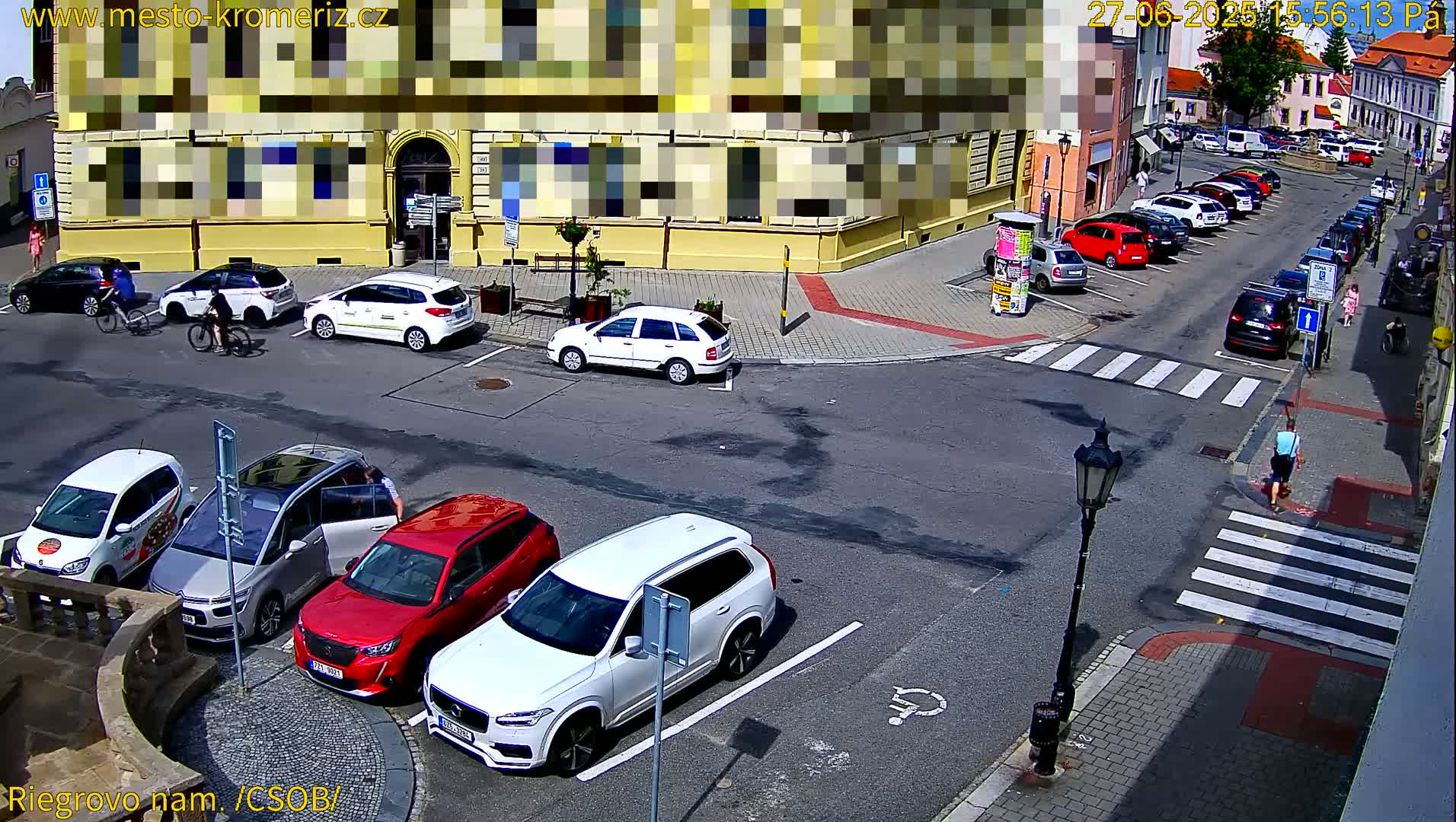 Kroměříž , Riegrovo Street CSOB Junction Live Cam - Kromeriz, Zlin, Czechia