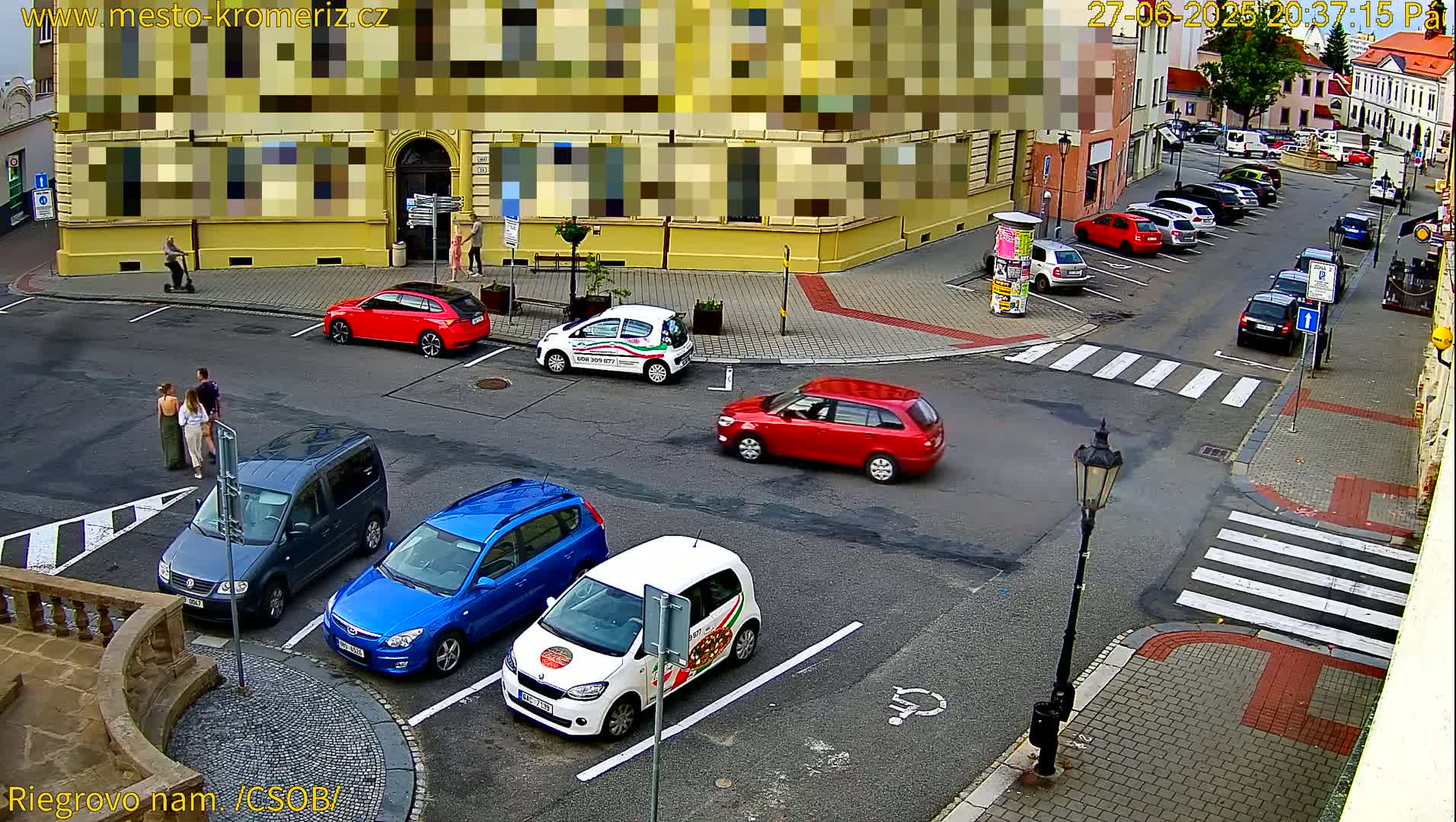 Kroměříž , Riegrovo Street CSOB Junction Live Cam - Kromeriz, Zlin, Czechia