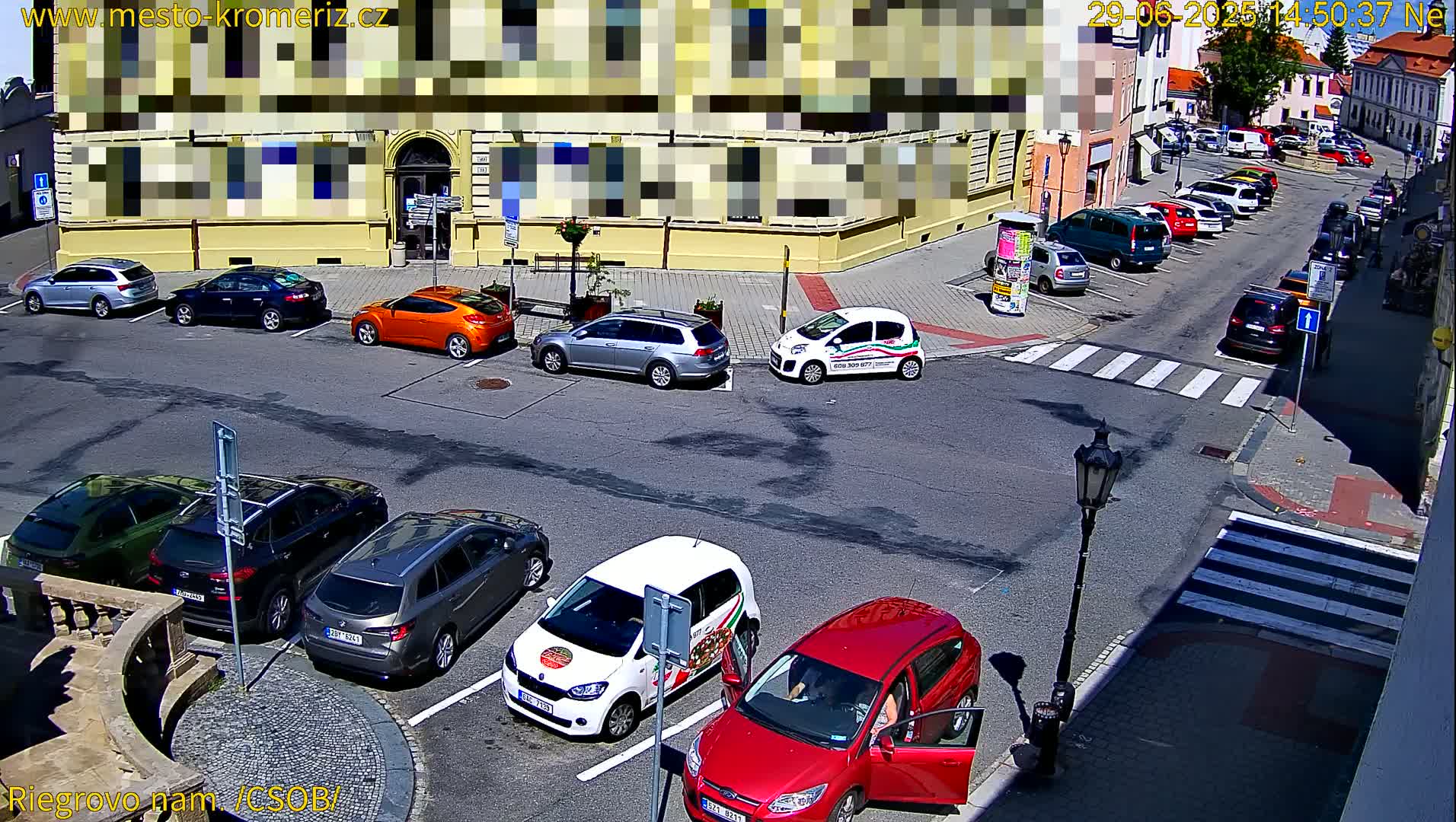 Kroměříž , Riegrovo Street CSOB Junction Live Cam - Kromeriz, Zlin, Czechia