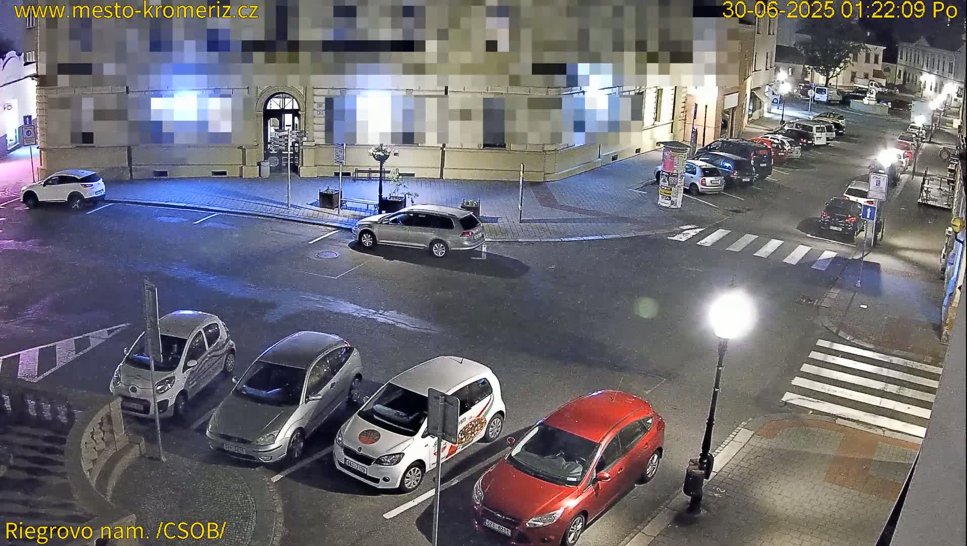 Kroměříž , Riegrovo Street CSOB Junction Live Cam - Kromeriz, Zlin, Czechia