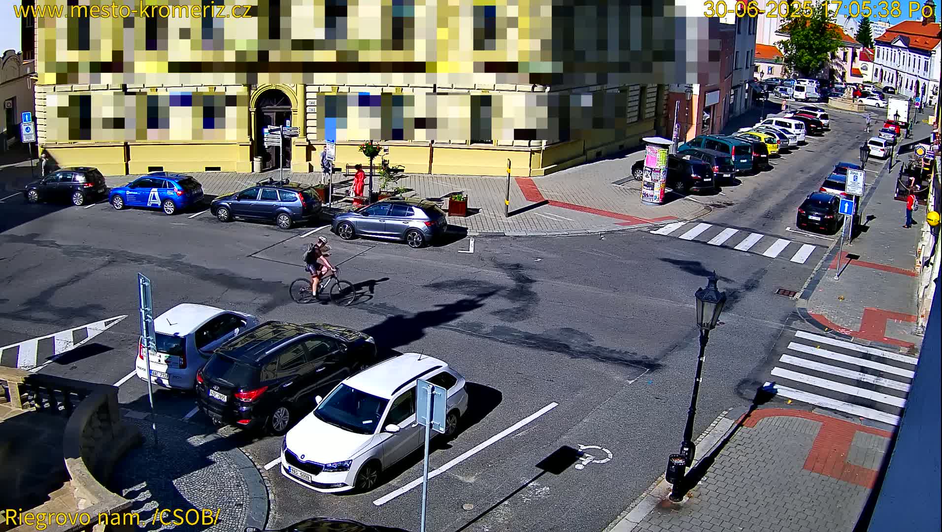 Kroměříž , Riegrovo Street CSOB Junction Live Cam - Kromeriz, Zlin, Czechia