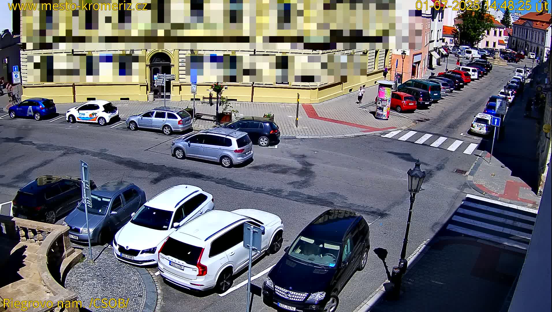 Kroměříž , Riegrovo Street CSOB Junction Live Cam - Kromeriz, Zlin, Czechia