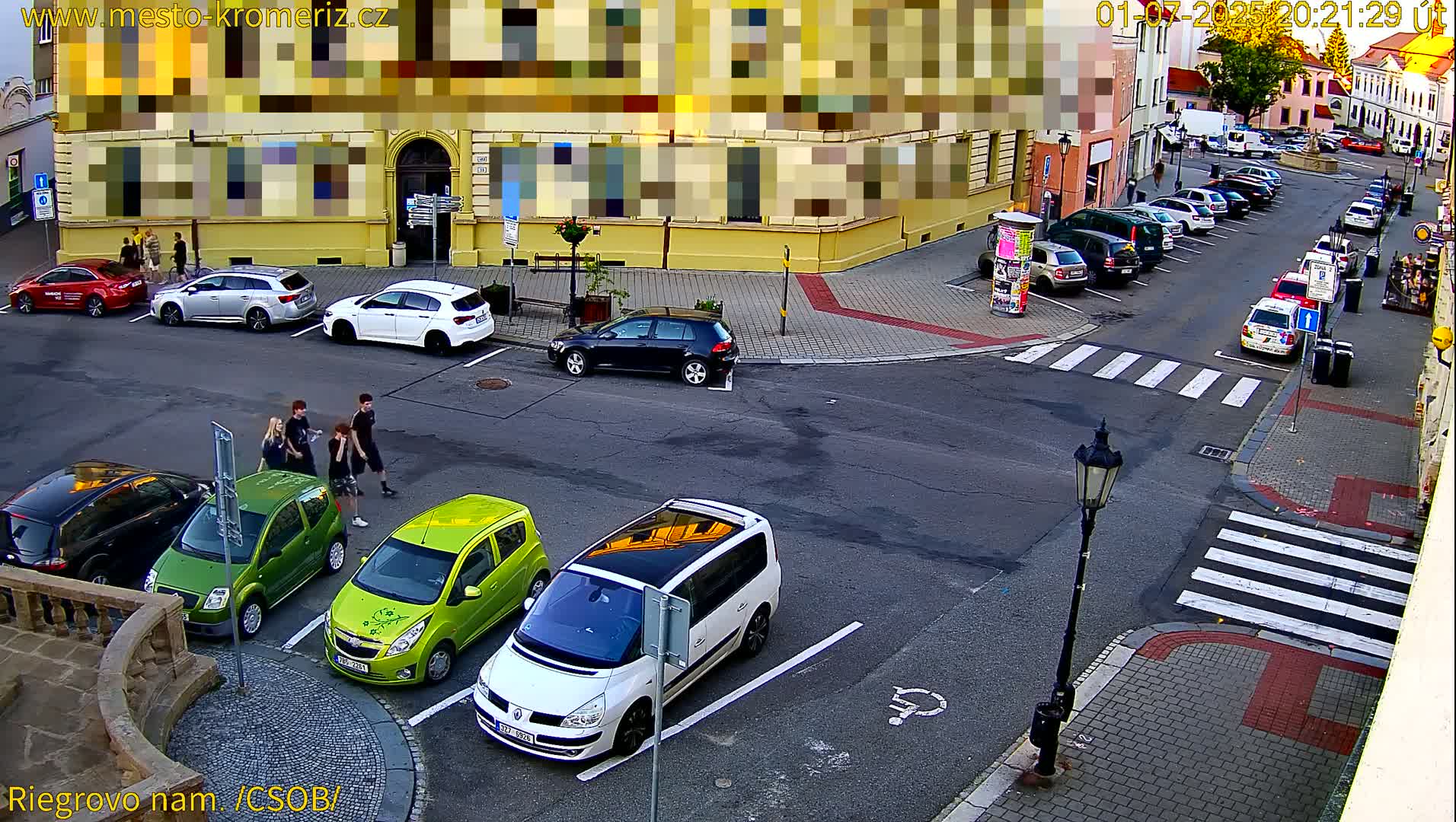 Kroměříž , Riegrovo Street CSOB Junction Live Cam - Kromeriz, Zlin, Czechia
