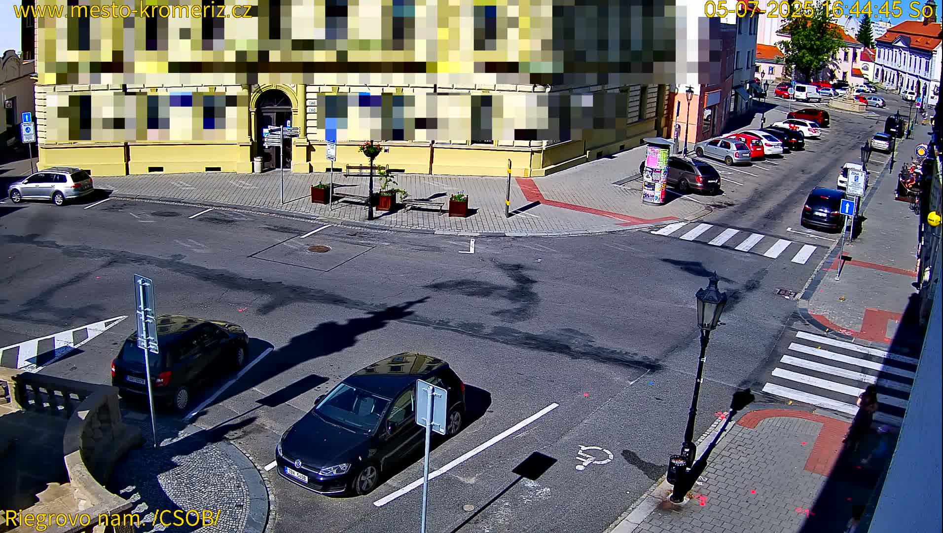 Kroměříž , Riegrovo Street CSOB Junction Live Cam - Kromeriz, Zlin, Czechia