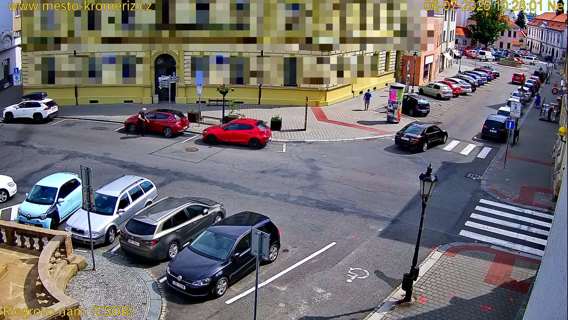 Kroměříž , Riegrovo Street CSOB Junction Live Cam - Kromeriz, Zlin, Czechia