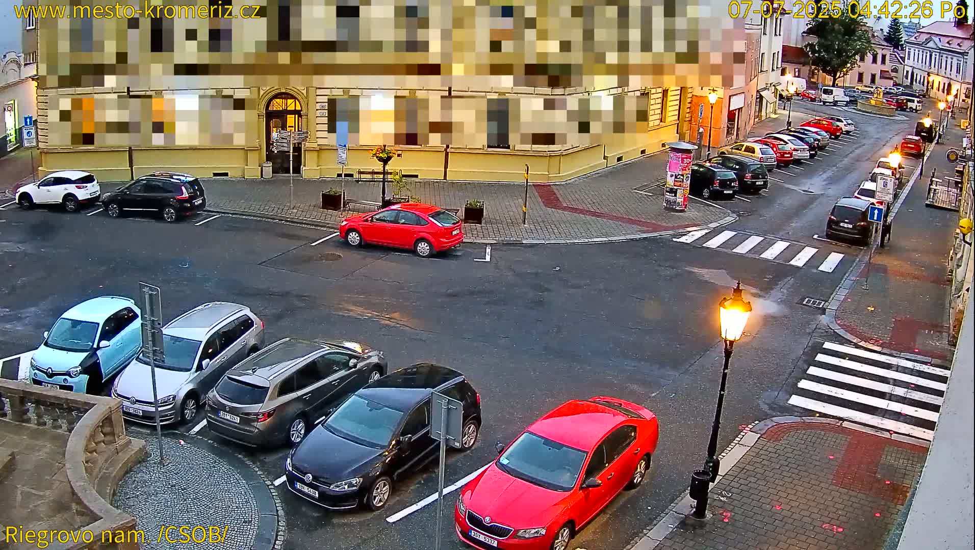 Kroměříž , Riegrovo Street CSOB Junction Live Cam - Kromeriz, Zlin, Czechia