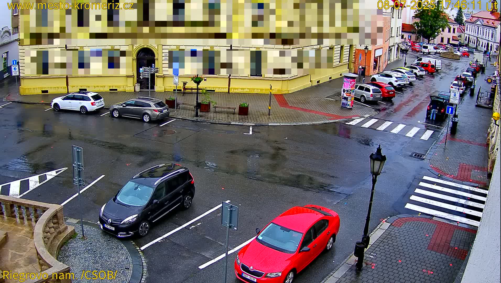 Kroměříž , Riegrovo Street CSOB Junction Live Cam - Kromeriz, Zlin, Czechia
