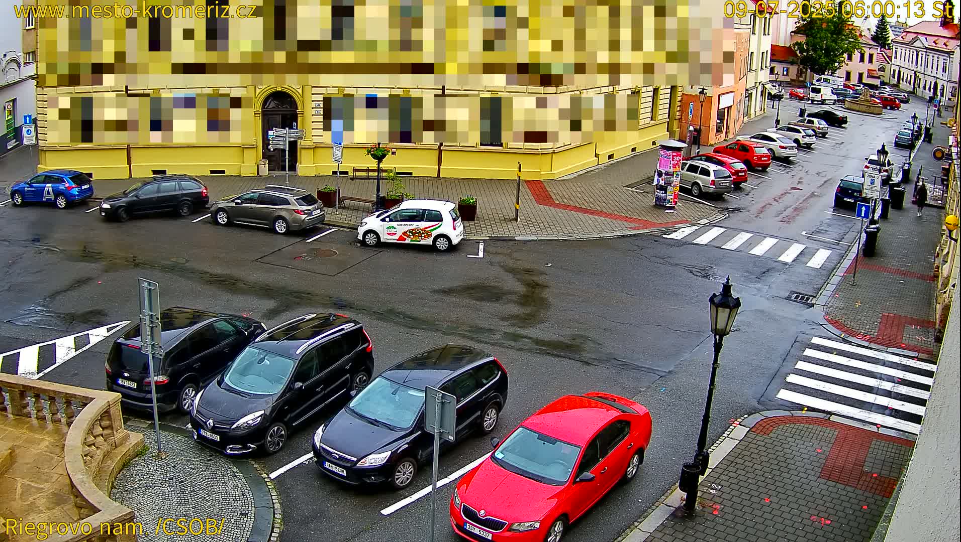 Kroměříž , Riegrovo Street CSOB Junction Live Cam - Kromeriz, Zlin, Czechia