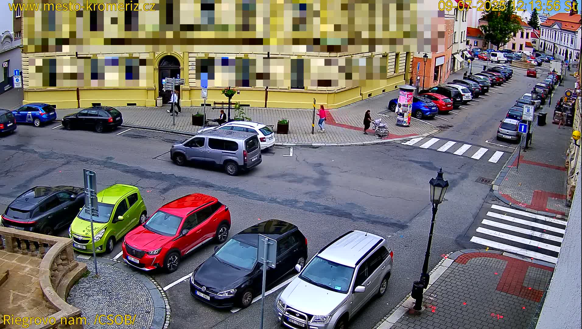 Kroměříž , Riegrovo Street CSOB Junction Live Cam - Kromeriz, Zlin, Czechia