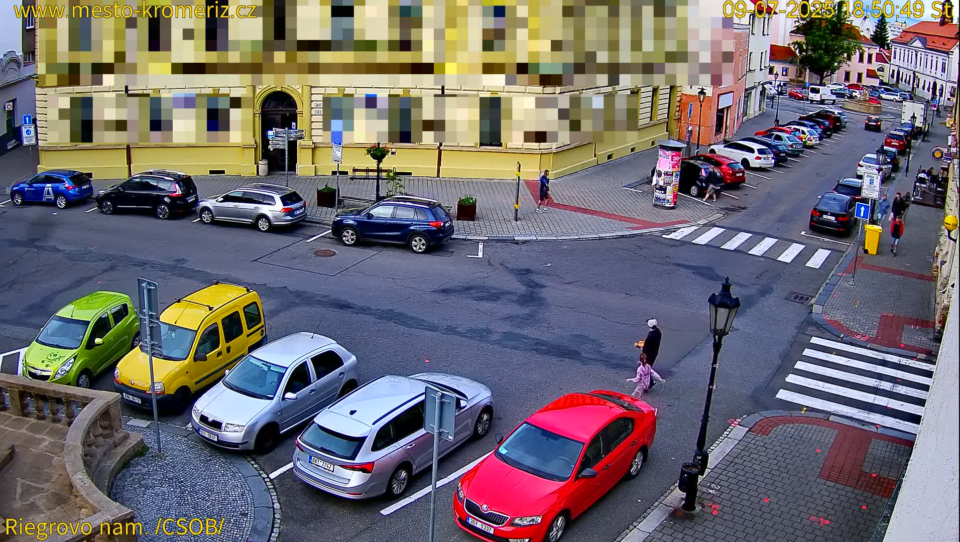 Kroměříž , Riegrovo Street CSOB Junction Live Cam - Kromeriz, Zlin, Czechia