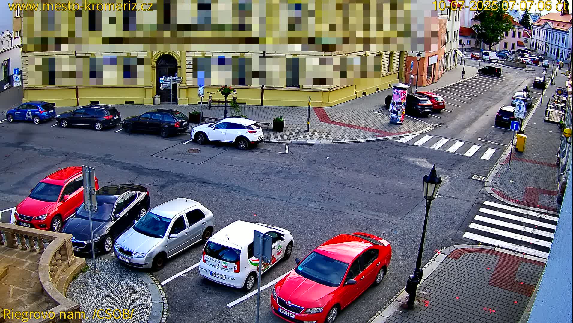 Kroměříž , Riegrovo Street CSOB Junction Live Cam - Kromeriz, Zlin, Czechia