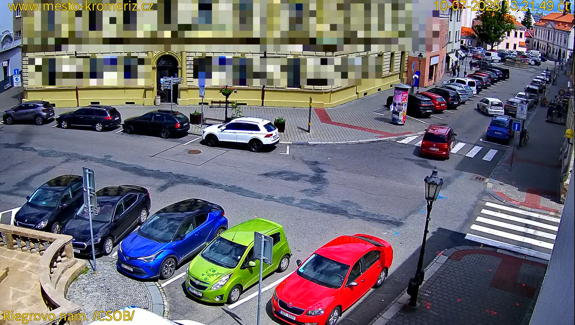 Kroměříž , Riegrovo Street CSOB Junction Live Cam - Kromeriz, Zlin, Czechia