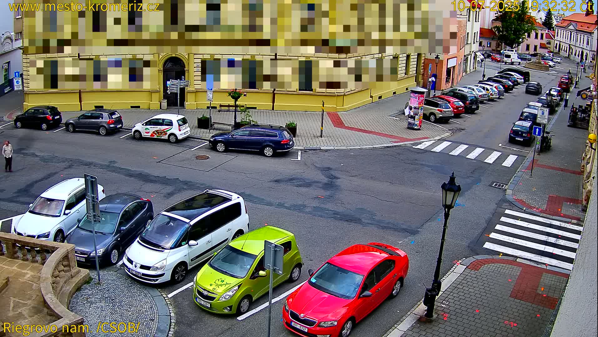Kroměříž , Riegrovo Street CSOB Junction Live Cam - Kromeriz, Zlin, Czechia