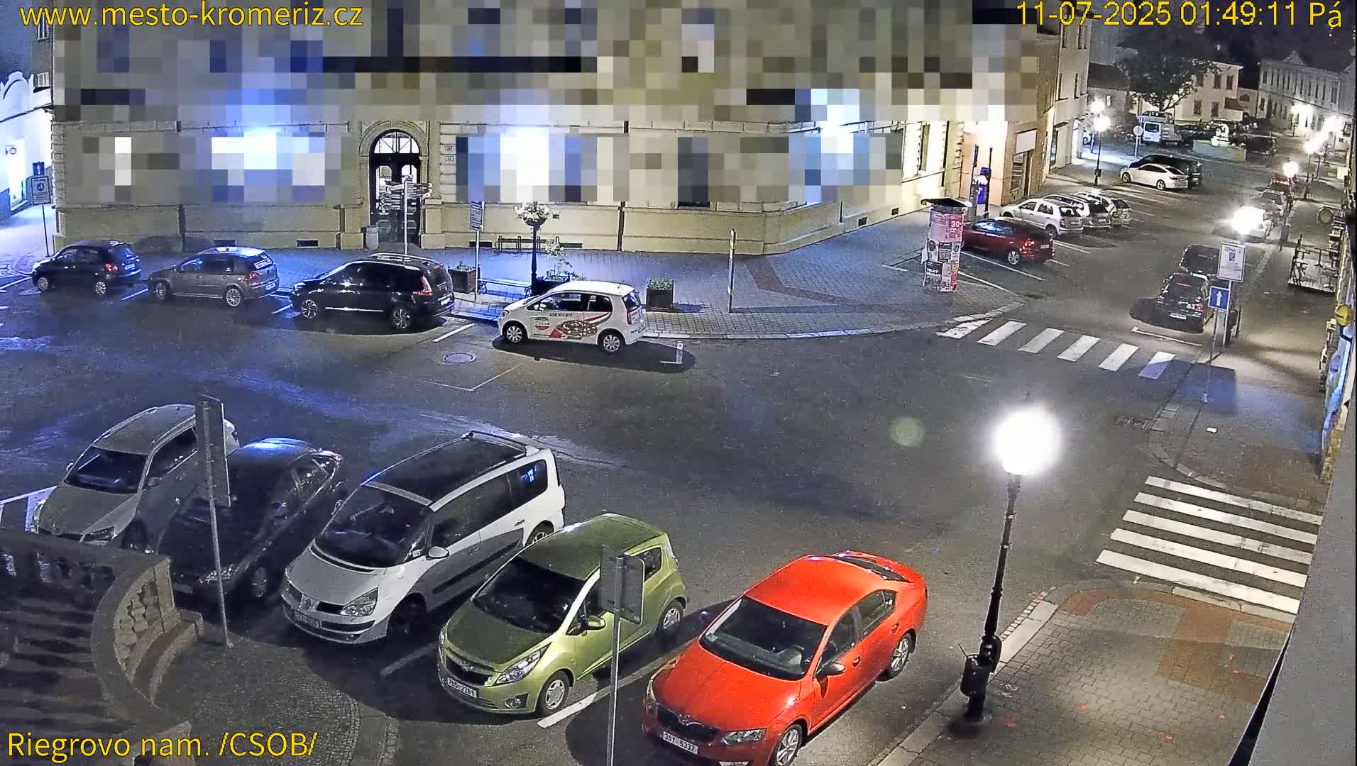 Kroměříž , Riegrovo Street CSOB Junction Live Cam - Kromeriz, Zlin, Czechia