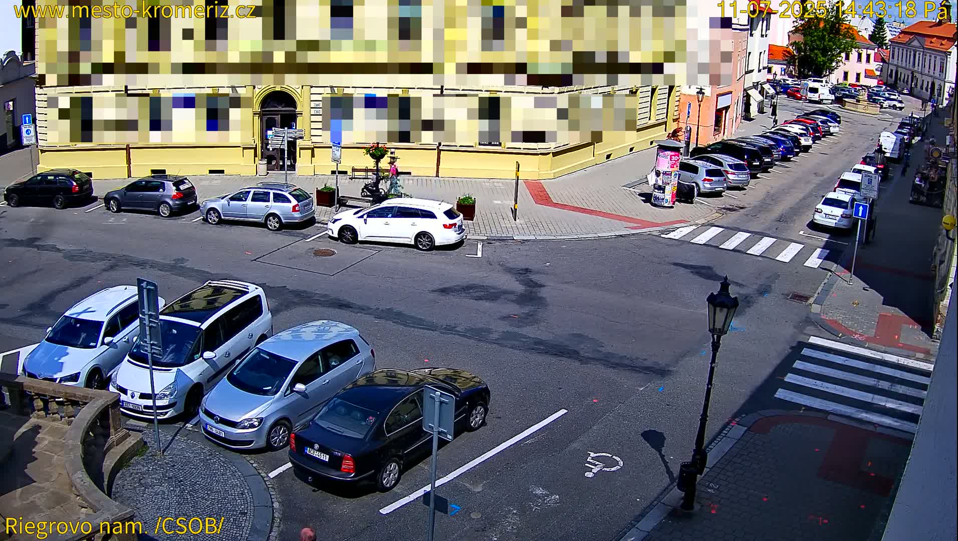 Kroměříž , Riegrovo Street CSOB Junction Live Cam - Kromeriz, Zlin, Czechia