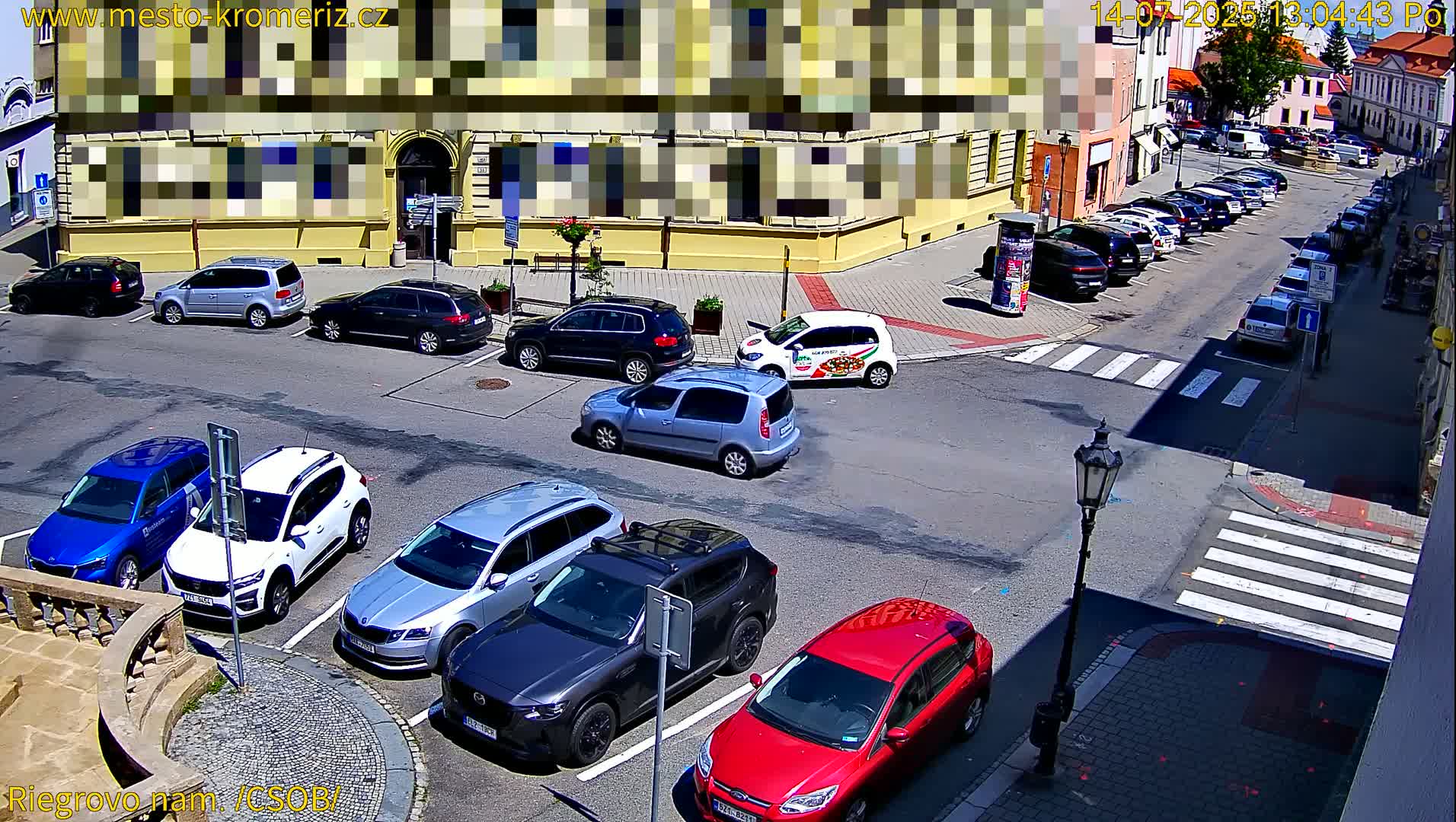 Kroměříž , Riegrovo Street CSOB Junction Live Cam - Kromeriz, Zlin, Czechia